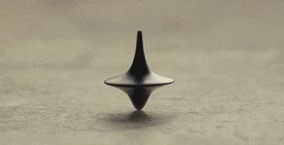 十个小孩玩游戏,几个小孩玩陀螺