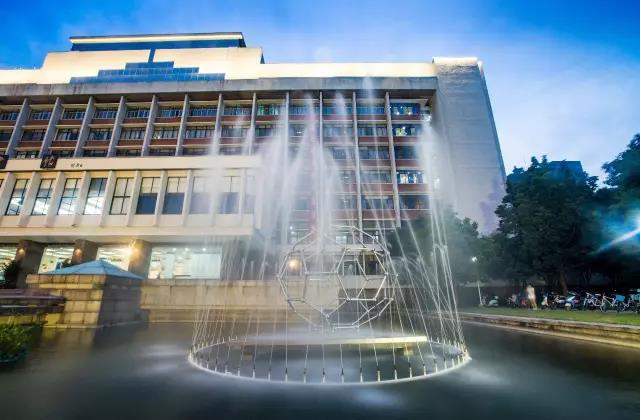 帝国大厦、堪培拉电讯塔、广州塔、杭州东站，浙大用这种方式庆生