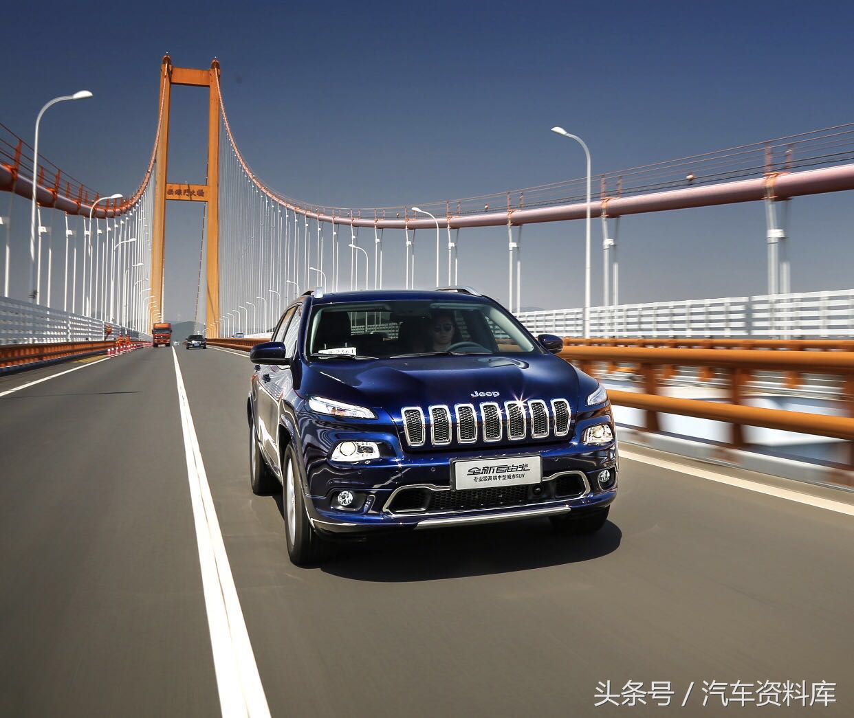试驾jeep自由光高性能版,jeep自由光2021款2.0自吸试驾
