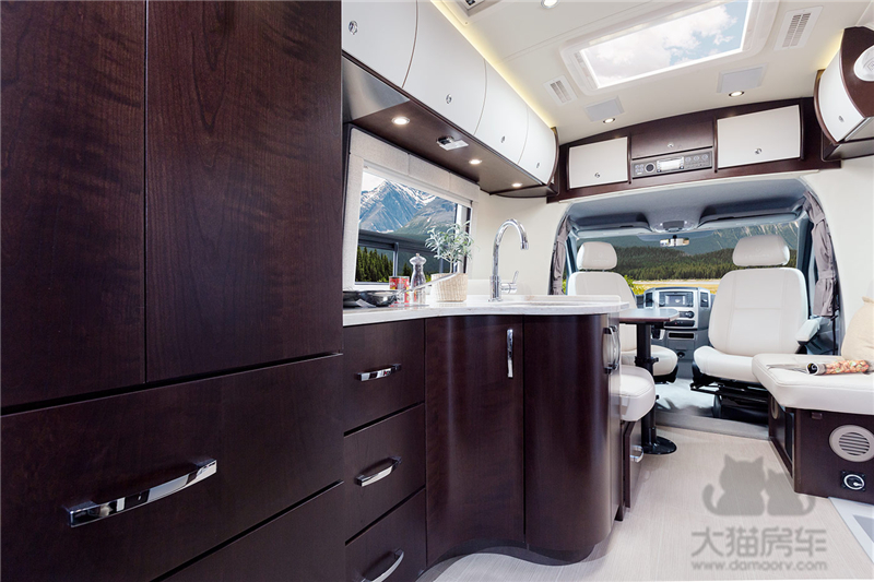 奔驰房车斯宾特豪华大空间,奔驰豪华房车零下50度旅行