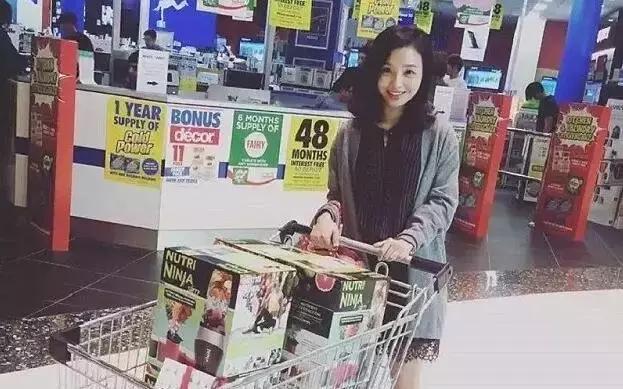 澳洲代购一年赚30万美元,在澳洲一年能赚十万澳币吗