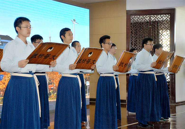 *疆新**医科大学乌鲁木齐市中医医院临床医学院今日挂牌