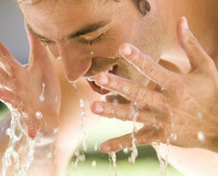 男生脸上痘印痘坑怎么快速消除,男生脸上痘坑图片真实