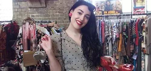 一出门就撞包，不如一个有故事的包包