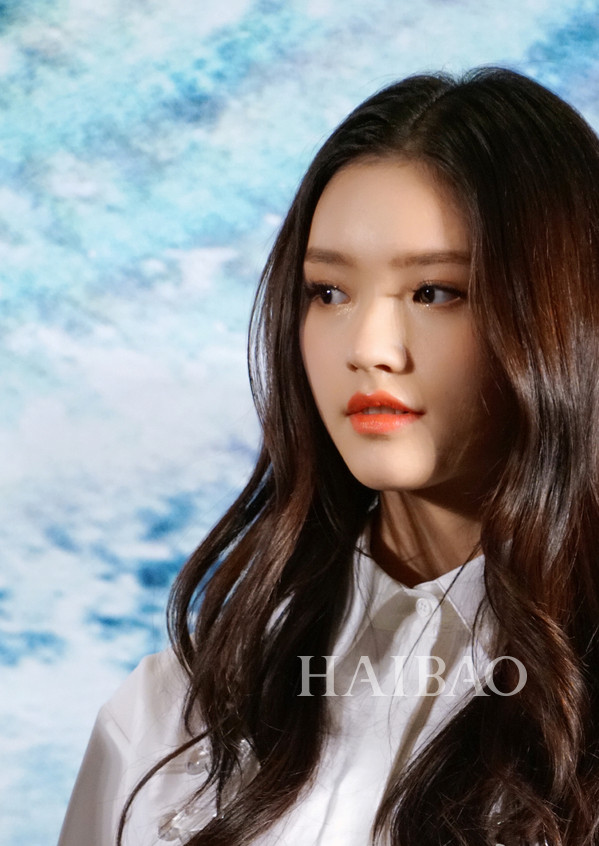 林允美人鱼发布会发型,林允美人鱼身材剧中穿搭