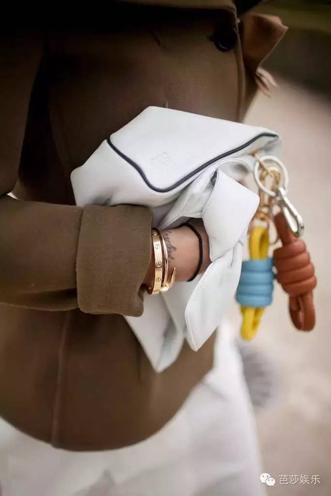 gigihadid私服都是神仙单品,gigihadid化妆包