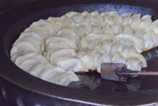 暴走上海18家锅贴店，给你最强测评分析！扛把子居然在...