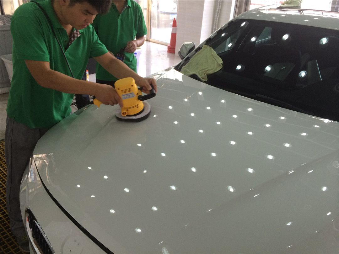 18款宝马320i贴黑色车衣,宝马320li运动套装贴膜