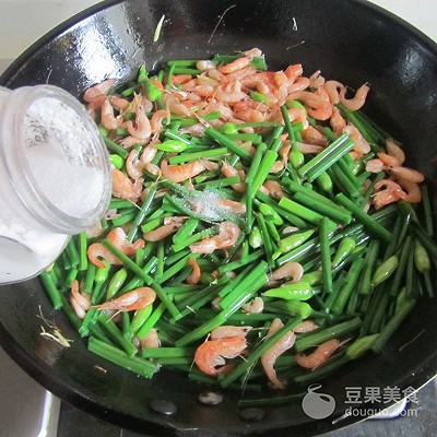 韭菜花炒河虾如何做,腰果韭菜花炒河虾
