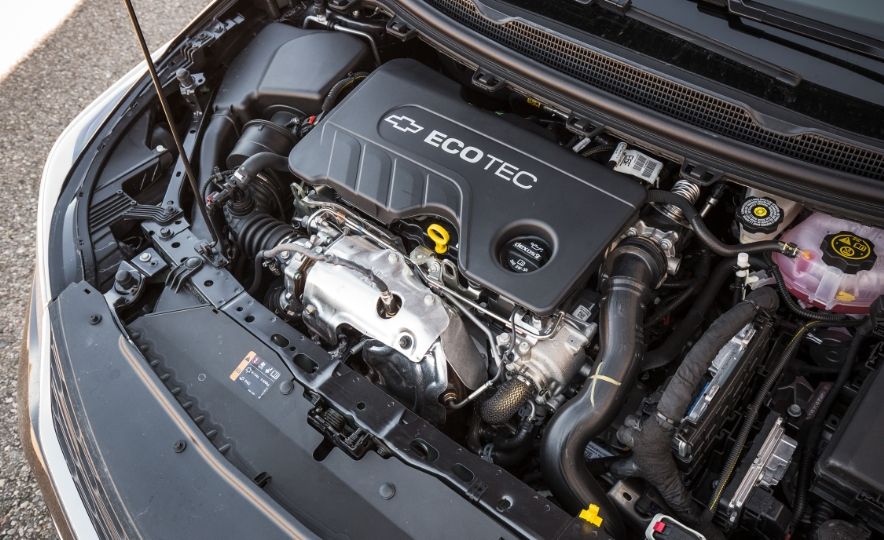 雪佛兰科鲁兹降价值得入手吗,雪佛兰科鲁兹和大众桑塔纳哪个好