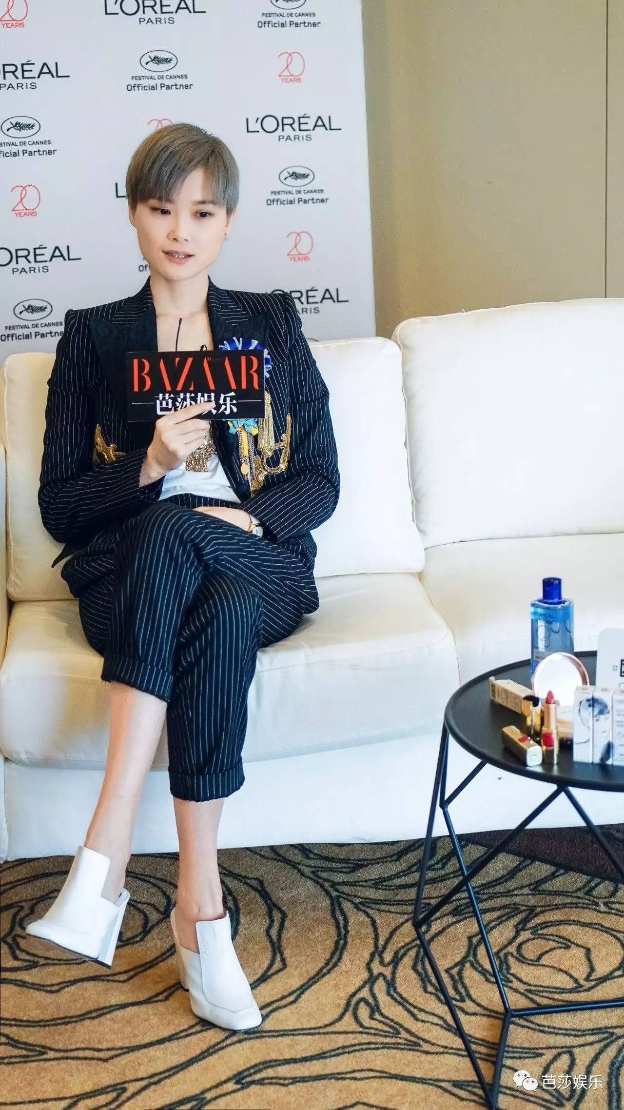 影后JulianMoore没有大牌架子，帅气的李宇春居然有点儿萌！「八九不离时髦」