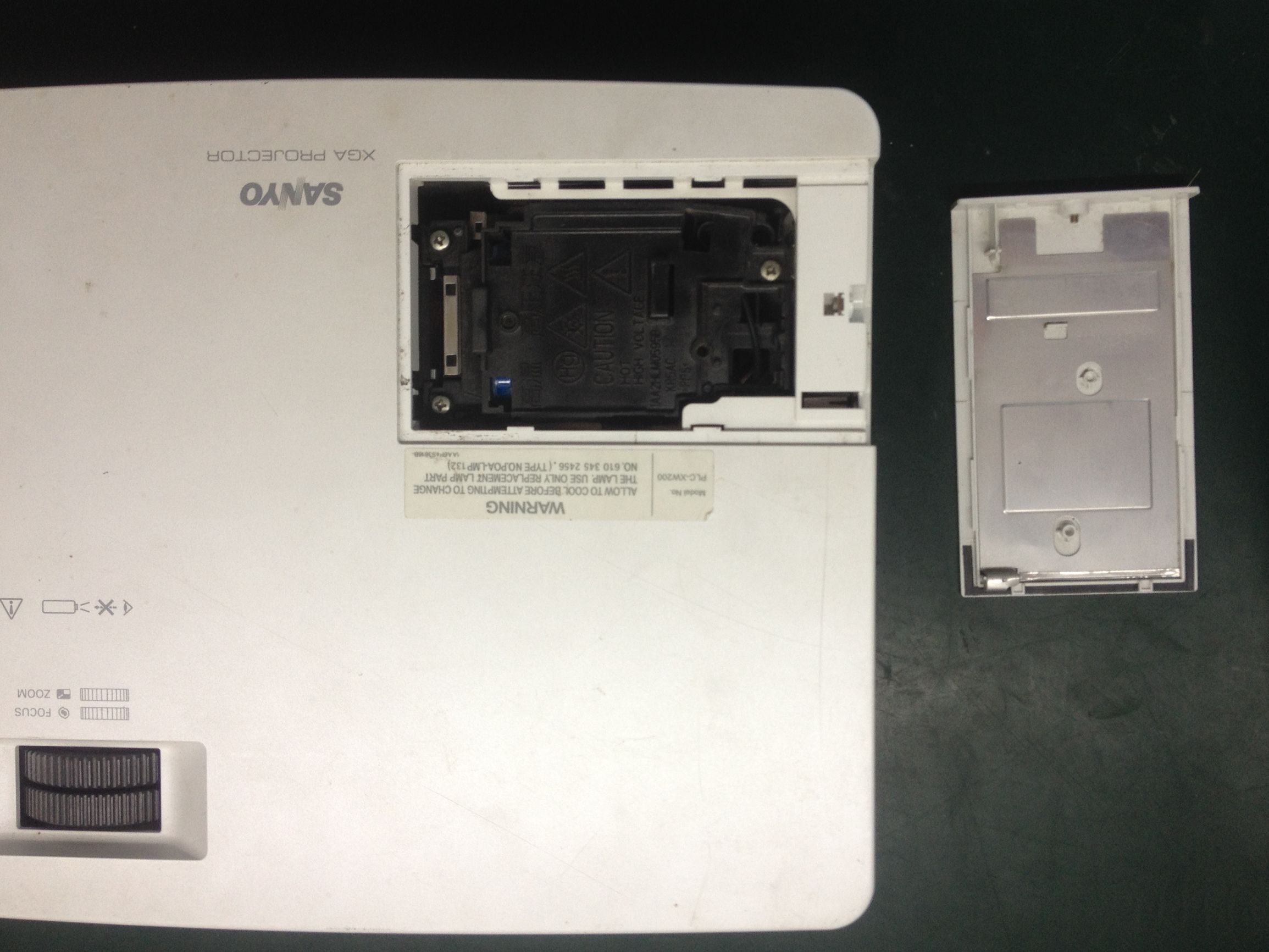 三洋xw270c怎么换灯泡,三洋xm1500c投影如何更换灯泡