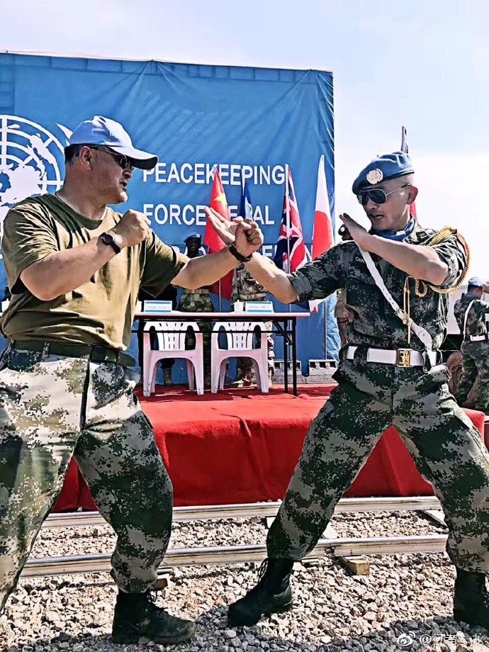 一龙金钟罩被美国特警ko完整版,武僧一龙摔跤视频