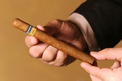 抽雪茄不过肺有害吗,抽雪茄都是喝威士忌而不是白兰地