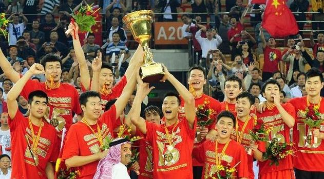 泱泱中国难找到5个打篮球和11个踢足球的?姚明无奈地说出原因