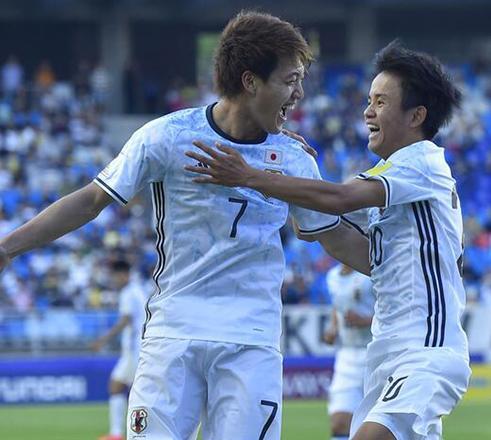 一边是青年队3连败垫底，一边是穷学生攒钱买足球，足协都干啥了