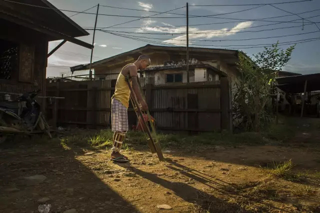 靠翡翠年赚中国2000亿，缅甸挖玉人的生活却很悲惨