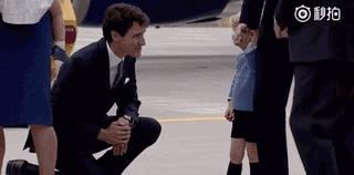 英国小王子被妈训哭,英国小王子被霸凌