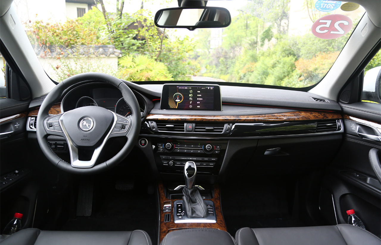 保时捷和众泰的车标对比,车标像众泰的跑车