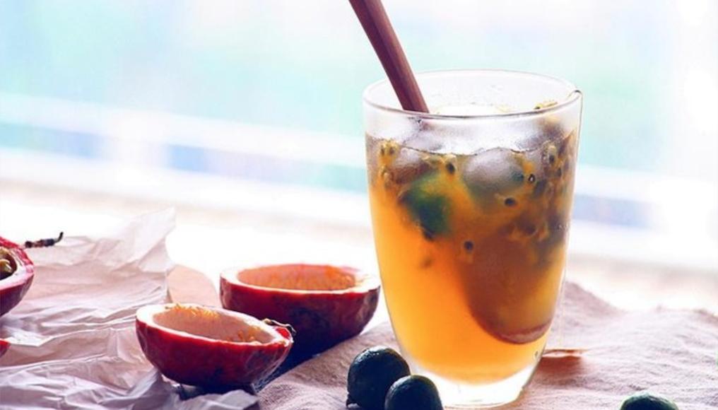 秋天的第一杯纯天然蜂蜜百香果茶,夏日饮品蜂蜜百香果茶