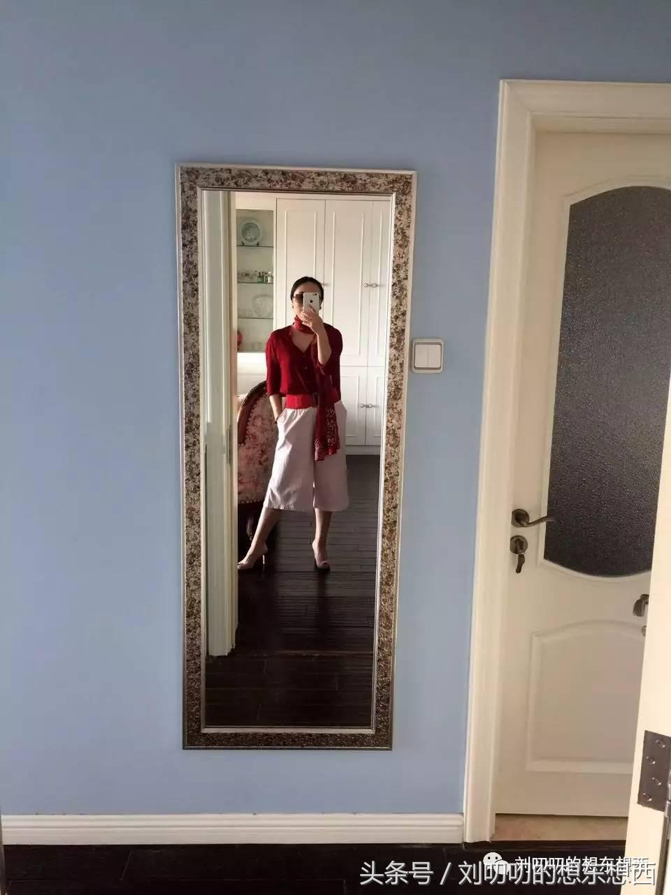 一身红可以很霸气也可以很妖娆-一日一Look素色衬衫四