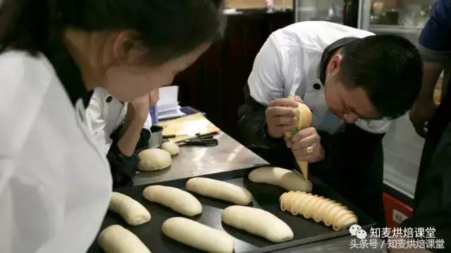 小面包的其他用法,小面包的秘密项目