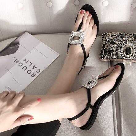 凉鞋与牛仔裤搭配技巧,八厘米一字高跟凉鞋配牛仔裤