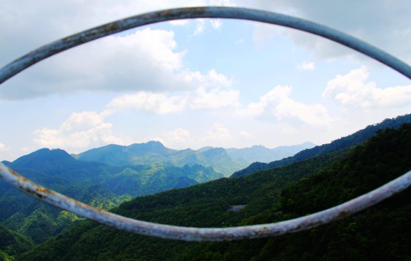 神农架有几个洞,神农架有一个神秘的深谷