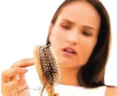 哺乳期妈妈掉很多头发怎么回事,哺乳期掉头发吃什么药效果最好