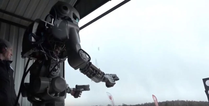 战斗民族就是彪悍俄罗斯机器人已经学会用枪射击啦！