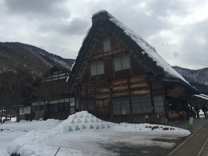 日本的冬天依旧色彩绚烂,冬季日本的冰雪阳光