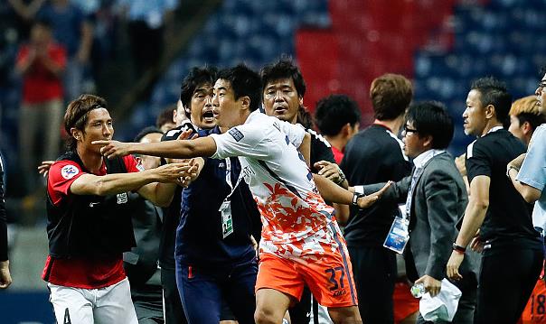 *球赌**+肘击围殴日本人！韩国球队输球又输人亚冠全军覆没