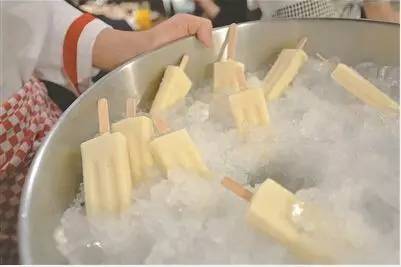 那些年还没有哈根达斯，男生追妹纸都是请吃这些的~