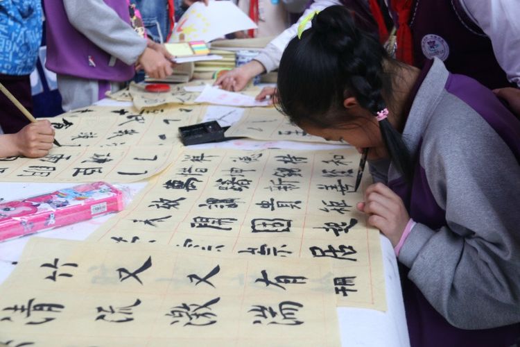 西宁市康南园山小学第二届“美艺相伴”艺术节之科技艺术体验活动