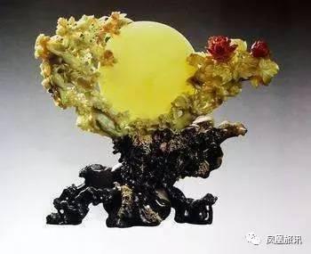 这座欧洲小城有个奇特壁画,这座中国魔幻建筑又把老外惊呆了