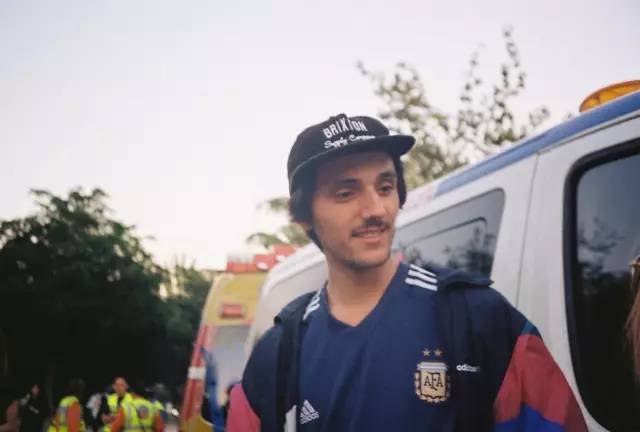 离京前夜，我们跟HolyBouncer约了顿二锅头