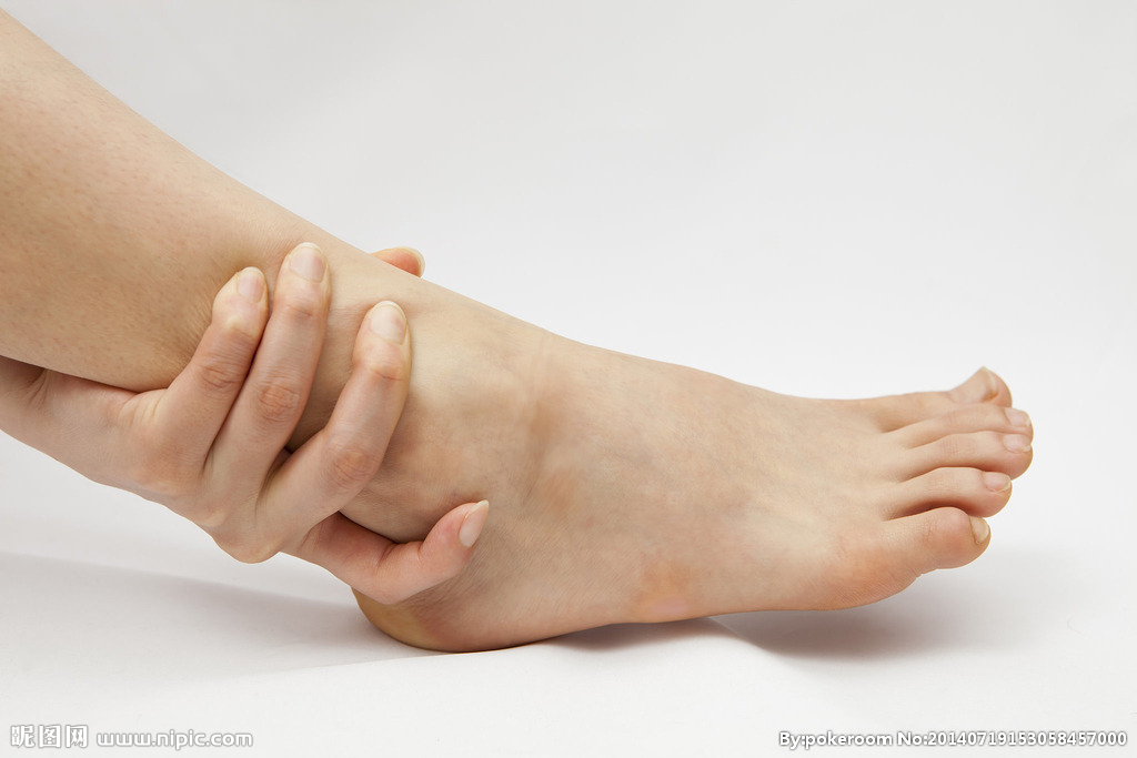 脚黑怎么洗白最好,夏天如何保持脚白