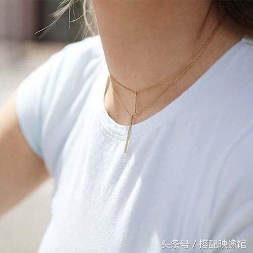 跟周冬雨学珠宝配饰搭配,周冬雨同款小众配饰