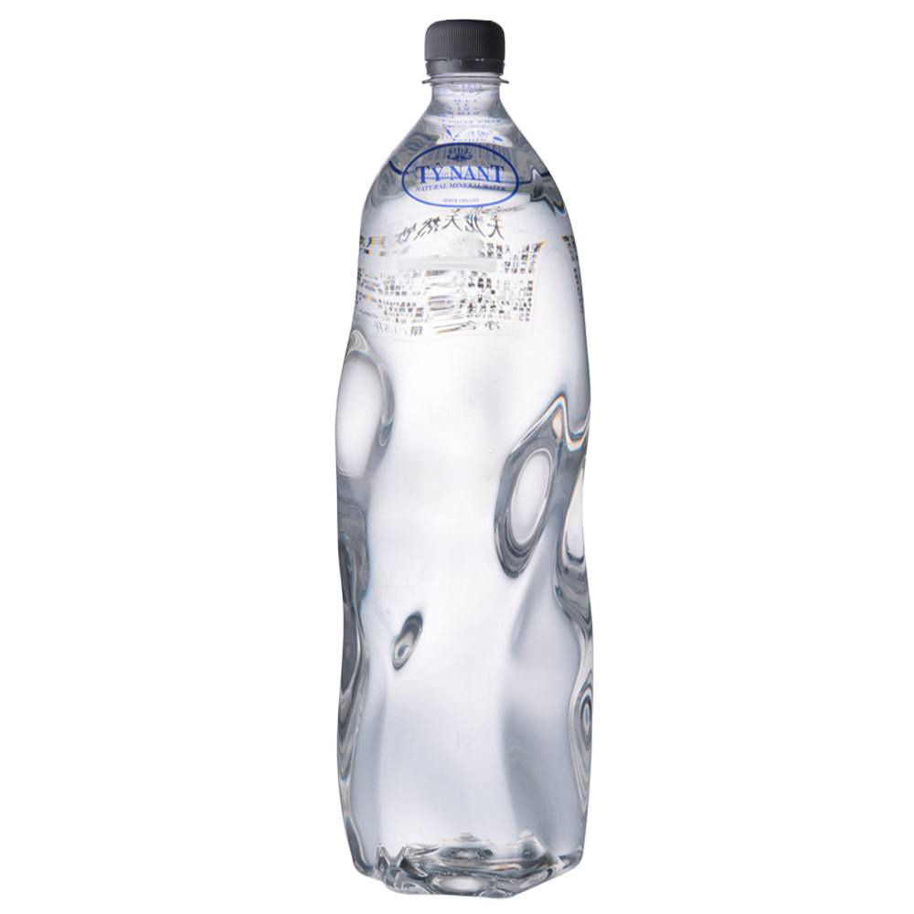 欢乐颂安迪喝的矿泉水,安迪喝的玻璃瓶矿泉水