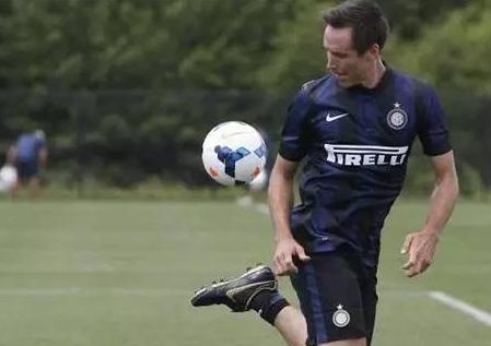 带伤也要观战欧冠，NBA球星爱足球的真多，詹皇库里是铁粉