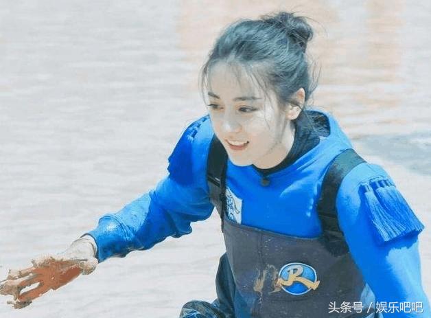 做鹿晗的女朋友要会踢两脚,给热巴的吻是怎么回事?女友奖励?