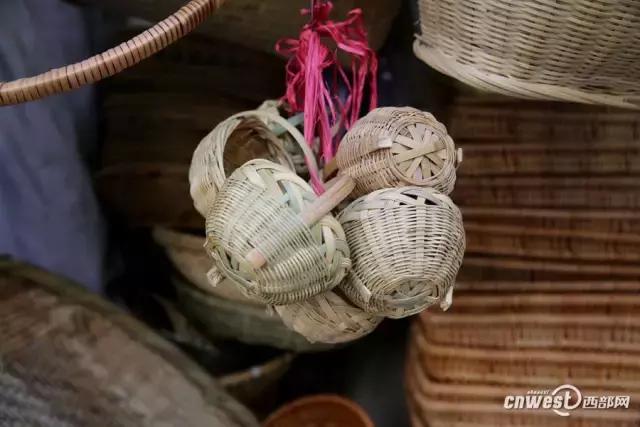 想去竹芭市买个竹子编的电壶壳，但不知道在哪买瓶胆