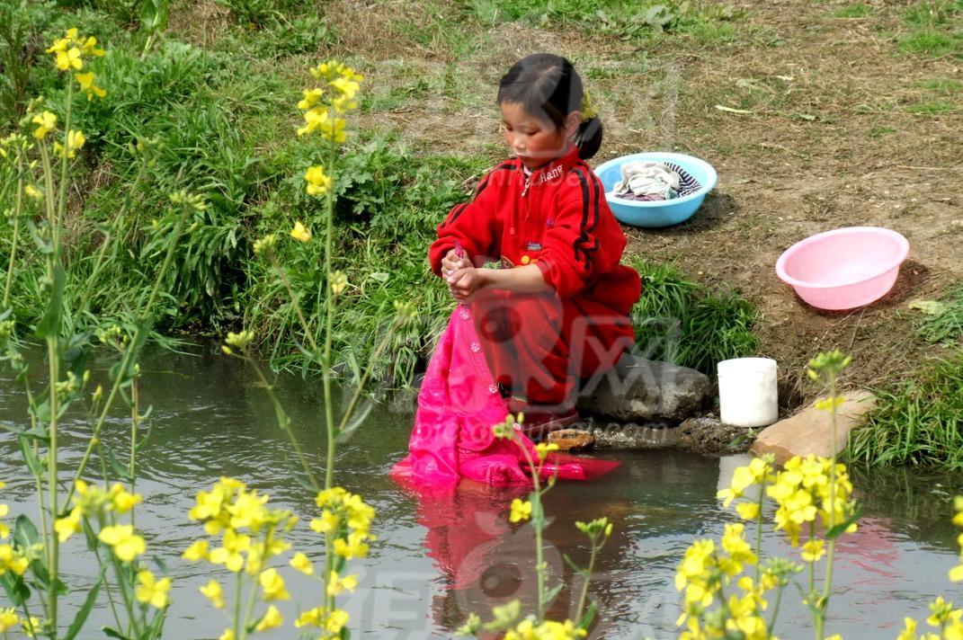 15岁孩子自卑胆小怎么办,总是自卑不自信还胆小懦弱怎么办