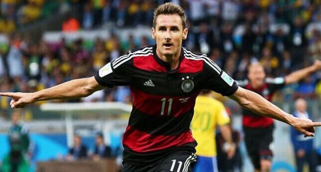 我们记忆中的英雄纪录片,谁是你认为的最伟大的前锋