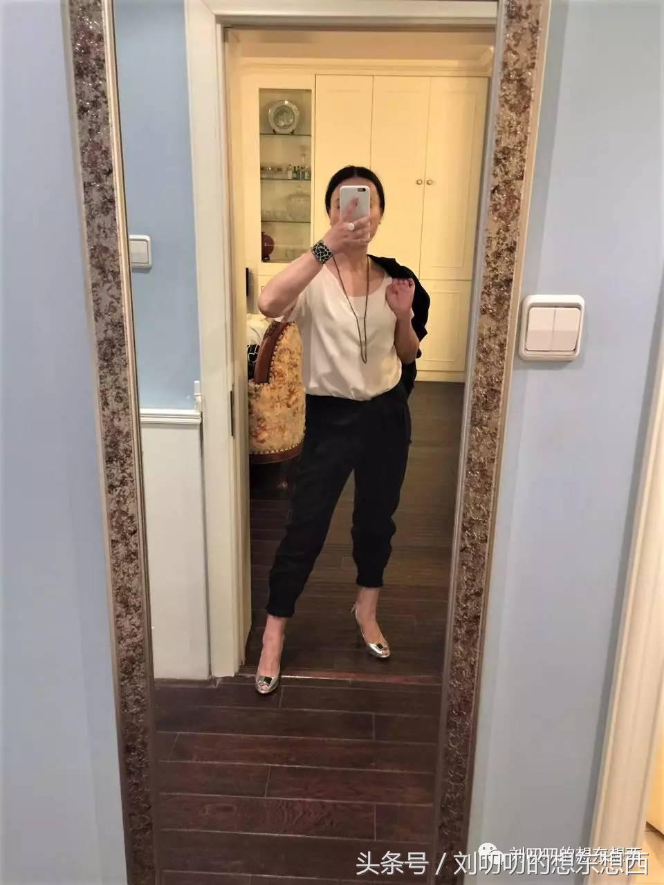 如何把严肃的正装西服穿出不羁感-一日一Look之黑白配二