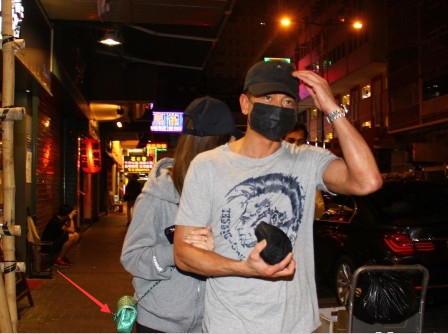 方媛老是被嘲用高仿产品嫁给郭富城后终于用上最新款奢侈包