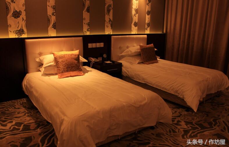 酒店睡觉鬼压床怎么回事,在酒店房间被鬼压床是怎么一回事