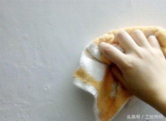 家里乳胶漆脏了可以用牙刷修补吗,乳胶漆的墙壁弄脏了怎么洗