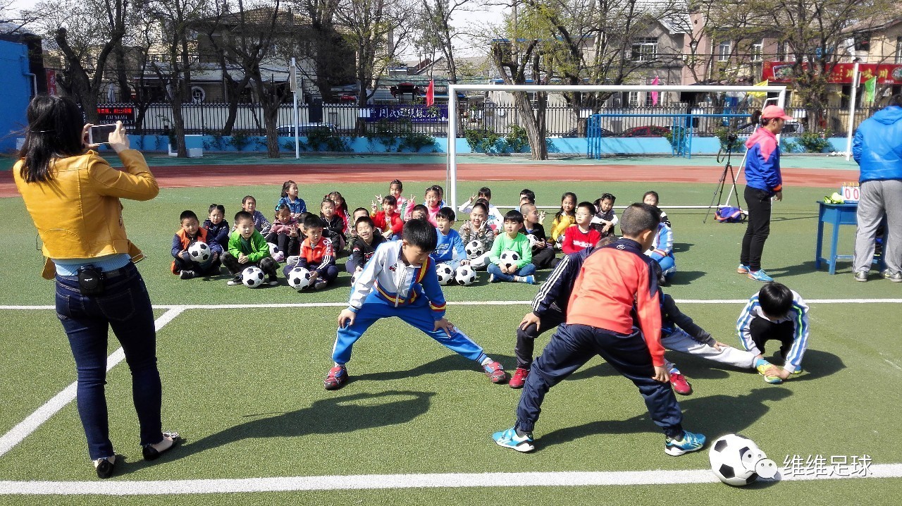 「维维足球杂谈」为您解答关于孩子踢球父母一直担心的5个问题