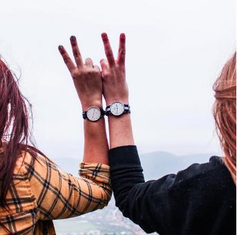 百合*法大**好!娱乐圈闺蜜能做到这样的没几对了!